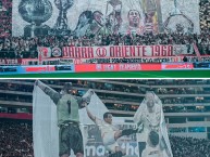 Foto: "Recibimiento vs Alianza Lima en el Estadio Monumental, 26/07/2024" Barra: Trinchera Norte • Club: Universitario de Deportes