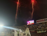 Foto: "Recibimiento vs Alianza Lima en el Estadio Monumental, 26/07/2024" Barra: Trinchera Norte • Club: Universitario de Deportes • País: Peru