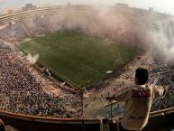 Foto: Barra: Trinchera Norte • Club: Universitario de Deportes • País: Peru