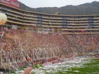 Foto: Barra: Trinchera Norte • Club: Universitario de Deportes