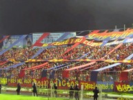 Foto: Barra: Turba Roja • Club: Deportivo FAS