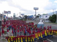 Foto: Barra: Turba Roja • Club: Deportivo FAS