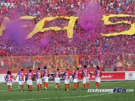 Foto: Barra: Turba Roja • Club: Deportivo FAS