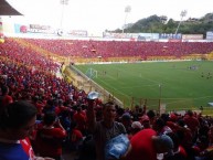 Foto: Barra: Turba Roja • Club: Deportivo FAS