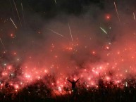 Foto: Barra: Turba Roja • Club: Deportivo FAS