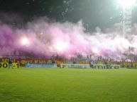 Foto: Barra: Turba Roja • Club: Deportivo FAS