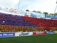 Foto: Barra: Turba Roja • Club: Deportivo FAS