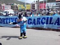 Foto: Barra: Vendaval Celeste • Club: Deportivo Garcilaso