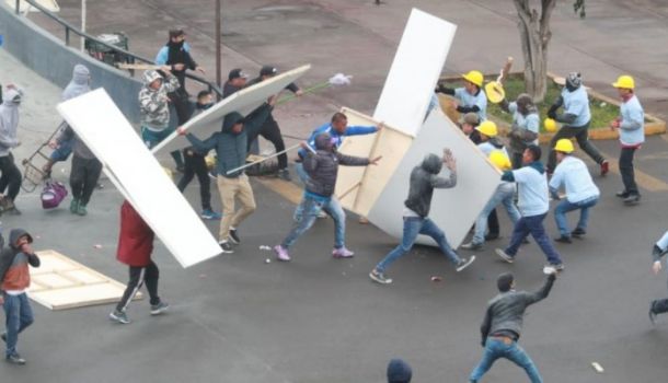 Batalla Campal En Lima, Peru