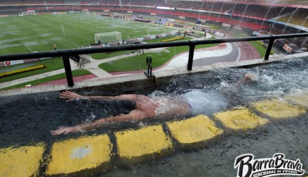 TERRIBLE LLUVIA en el Estádio Morumbi 2011 (clasico São Paulo x Palmeiras)