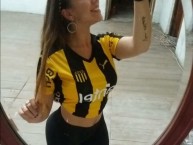 Hincha - Tribunera - Chica - "Agustina, fanática de Peñarol" Fanatica de la Barra: Barra Amsterdam • Club: Peñarol