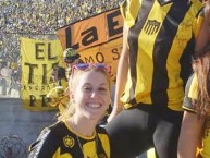 Hincha - Tribunera - Chica - Fanatica de la Barra: Barra Amsterdam • Club: Peñarol