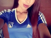 Hincha - Tribunera - Chica - Fanatica de la Barra: Blue Rain • Club: Millonarios