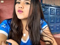 Hincha - Tribunera - Chica - Fanatica de la Barra: Blue Rain • Club: Millonarios