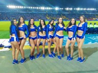 Hincha - Tribunera - Chica - Fanatica de la Barra: Blue Rain • Club: Millonarios