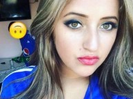 Hincha - Tribunera - Chica - Fanatica de la Barra: Blue Rain • Club: Millonarios