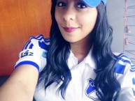 Hincha - Tribunera - Chica - Fanatica de la Barra: Blue Rain • Club: Millonarios