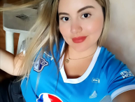 Hincha - Tribunera - Chica - Fanatica de la Barra: Blue Rain • Club: Millonarios