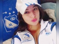 Hincha - Tribunera - Chica - Fanatica de la Barra: Blue Rain • Club: Millonarios