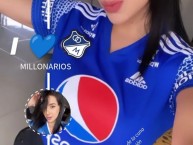 Hincha - Tribunera - Chica - Fanatica de la Barra: Blue Rain • Club: Millonarios