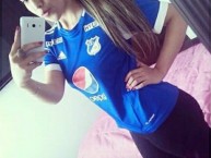 Hincha - Tribunera - Chica - Fanatica de la Barra: Blue Rain • Club: Millonarios