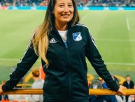 Hincha - Tribunera - Chica - Fanatica de la Barra: Blue Rain • Club: Millonarios