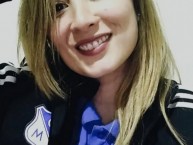 Hincha - Tribunera - Chica - Fanatica de la Barra: Blue Rain • Club: Millonarios • País: Colombia