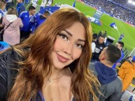 Hincha - Tribunera - Chica - Fanatica de la Barra: Blue Rain • Club: Millonarios