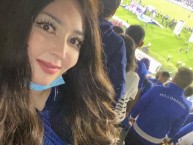 Hincha - Tribunera - Chica - Fanatica de la Barra: Blue Rain • Club: Millonarios • País: Colombia