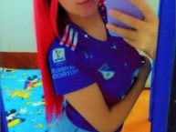 Hincha - Tribunera - Chica - Fanatica de la Barra: Blue Rain • Club: Millonarios