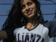 Hincha - Tribunera - Chica - Fanatica de la Barra: Comando SVR • Club: Alianza Lima