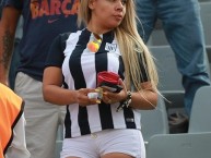 Hincha - Tribunera - Chica - Fanatica de la Barra: Comando SVR • Club: Alianza Lima