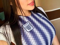 Hincha - Tribunera - Chica - Fanatica de la Barra: Comando SVR • Club: Alianza Lima