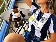 Hincha - Tribunera - Chica - Fanatica de la Barra: Comando SVR • Club: Alianza Lima