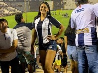 Hincha - Tribunera - Chica - Fanatica de la Barra: Comando SVR • Club: Alianza Lima • País: Peru