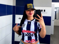 Hincha - Tribunera - Chica - Fanatica de la Barra: Comando SVR &bull; Club: Alianza Lima &bull; País: Peru