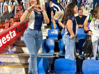 Hincha - Tribunera - Chica - Fanatica de la Barra: Comando SVR &bull; Club: Alianza Lima &bull; País: Peru