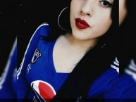 Hincha - Tribunera - Chica - Fanatica de la Barra: Comandos Azules • Club: Millonarios • País: Colombia