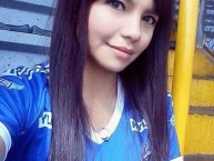 Hincha - Tribunera - Chica - Fanatica de la Barra: Comandos Azules • Club: Millonarios • País: Colombia