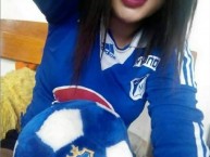 Hincha - Tribunera - Chica - Fanatica de la Barra: Comandos Azules • Club: Millonarios • País: Colombia