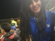 Hincha - Tribunera - Chica - Fanatica de la Barra: Comandos Azules • Club: Millonarios