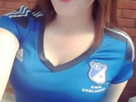 Hincha - Tribunera - Chica - Fanatica de la Barra: Comandos Azules • Club: Millonarios