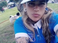 Hincha - Tribunera - Chica - Fanatica de la Barra: Comandos Azules • Club: Millonarios • País: Colombia