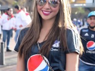 Hincha - Tribunera - Chica - Fanatica de la Barra: Comandos Azules • Club: Millonarios • País: Colombia