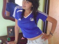 Hincha - Tribunera - Chica - Fanatica de la Barra: Comandos Azules • Club: Millonarios