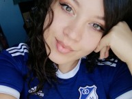 Hincha - Tribunera - Chica - Fanatica de la Barra: Comandos Azules • Club: Millonarios