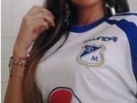 Hincha - Tribunera - Chica - Fanatica de la Barra: Comandos Azules • Club: Millonarios • País: Colombia