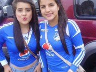 Hincha - Tribunera - Chica - Fanatica de la Barra: Comandos Azules • Club: Millonarios