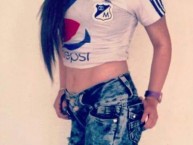 Hincha - Tribunera - Chica - Fanatica de la Barra: Comandos Azules • Club: Millonarios