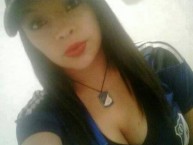 Hincha - Tribunera - Chica - Fanatica de la Barra: Comandos Azules • Club: Millonarios • País: Colombia